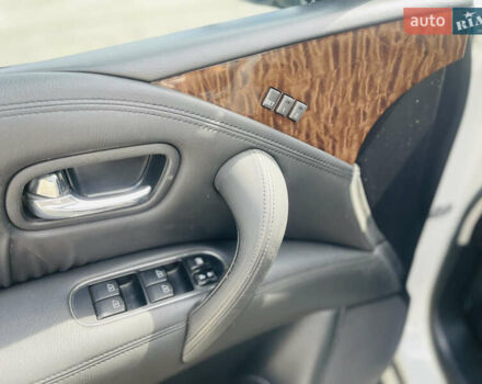 Белый Ниссан Патрол, объемом двигателя 5.6 л и пробегом 278 тыс. км за 17777 $, фото 4 на Automoto.ua