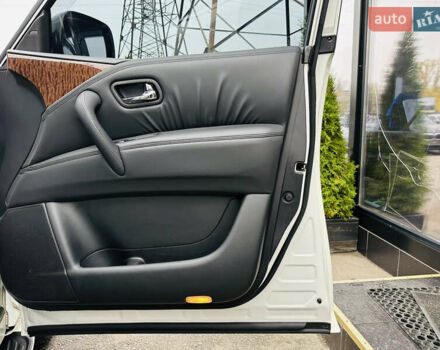 Білий Ніссан Патрол, об'ємом двигуна 5.55 л та пробігом 319 тис. км за 17500 $, фото 28 на Automoto.ua