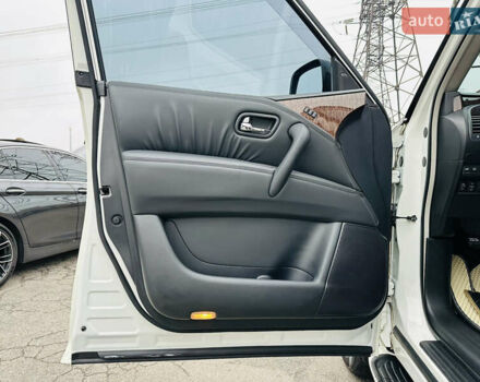 Білий Ніссан Патрол, об'ємом двигуна 5.55 л та пробігом 319 тис. км за 17500 $, фото 16 на Automoto.ua