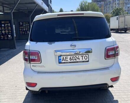 Белый Ниссан Патрол, объемом двигателя 5.55 л и пробегом 209 тыс. км за 18700 $, фото 4 на Automoto.ua