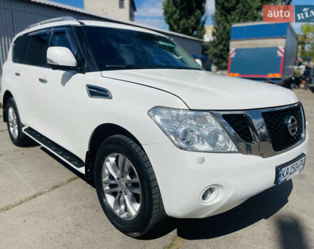 Белый Ниссан Патрол, объемом двигателя 5.6 л и пробегом 278 тыс. км за 17777 $, фото 1 на Automoto.ua