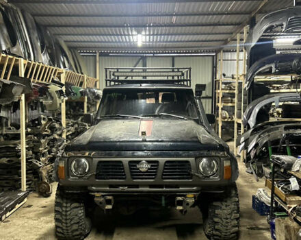 Черный Ниссан Патрол, объемом двигателя 0 л и пробегом 300 тыс. км за 7200 $, фото 12 на Automoto.ua