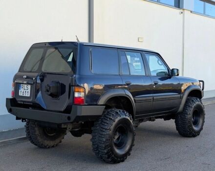 Черный Ниссан Патрол, объемом двигателя 2.8 л и пробегом 133 тыс. км за 2700 $, фото 3 на Automoto.ua