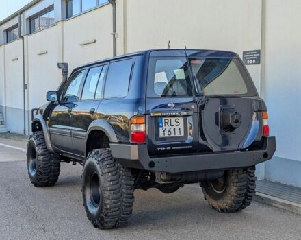 Черный Ниссан Патрол, объемом двигателя 2.8 л и пробегом 133 тыс. км за 2700 $, фото 1 на Automoto.ua