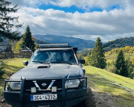 Черный Ниссан Патрол, объемом двигателя 3 л и пробегом 300 тыс. км за 6800 $, фото 6 на Automoto.ua
