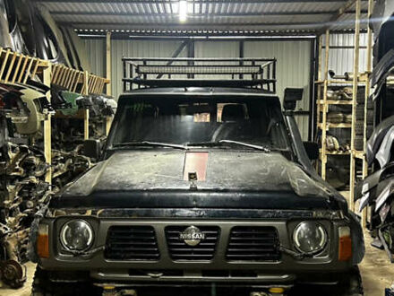 Чорний Ніссан Патрол, об'ємом двигуна 0 л та пробігом 300 тис. км за 7200 $, фото 1 на Automoto.ua