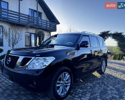 Красный Ниссан Патрол, объемом двигателя 5.55 л и пробегом 180 тыс. км за 20000 $, фото 3 на Automoto.ua