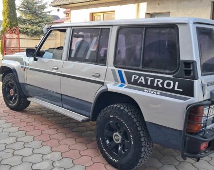 Серый Ниссан Патрол, объемом двигателя 2.8 л и пробегом 234 тыс. км за 9999 $, фото 19 на Automoto.ua