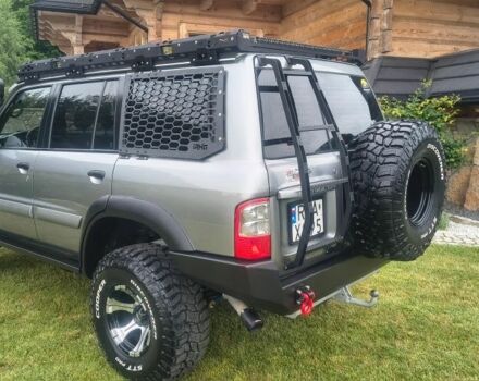 Серый Ниссан Патрол, объемом двигателя 0 л и пробегом 320 тыс. км за 2950 $, фото 4 на Automoto.ua