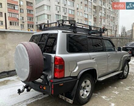 Сірий Ніссан Патрол, об'ємом двигуна 3 л та пробігом 185 тис. км за 21899 $, фото 5 на Automoto.ua