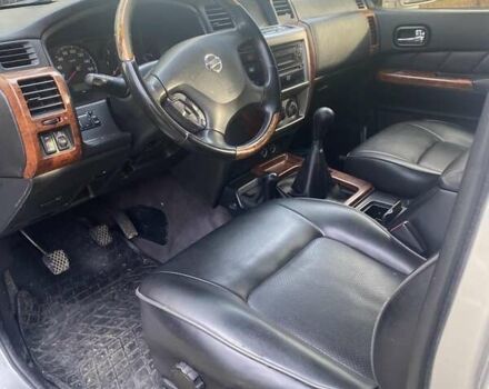 Серый Ниссан Патрол, объемом двигателя 3 л и пробегом 301 тыс. км за 20000 $, фото 3 на Automoto.ua