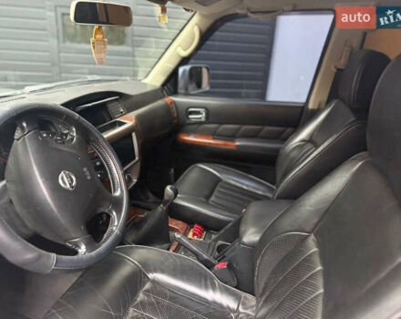 Сірий Ніссан Патрол, об'ємом двигуна 2.95 л та пробігом 283 тис. км за 30000 $, фото 7 на Automoto.ua