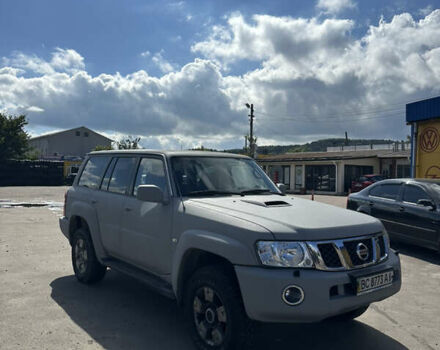 Серый Ниссан Патрол, объемом двигателя 3 л и пробегом 283 тыс. км за 20000 $, фото 8 на Automoto.ua