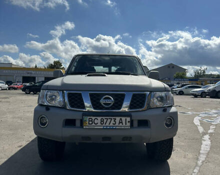 Серый Ниссан Патрол, объемом двигателя 3 л и пробегом 283 тыс. км за 20000 $, фото 9 на Automoto.ua