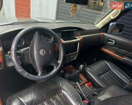 Сірий Ніссан Патрол, об'ємом двигуна 2.95 л та пробігом 283 тис. км за 30000 $, фото 5 на Automoto.ua