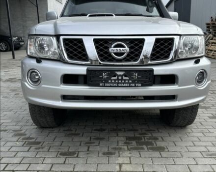 Серый Ниссан Патрол, объемом двигателя 3 л и пробегом 263 тыс. км за 3900 $, фото 2 на Automoto.ua