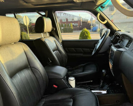 Серый Ниссан Патрол, объемом двигателя 2.95 л и пробегом 369 тыс. км за 19000 $, фото 3 на Automoto.ua