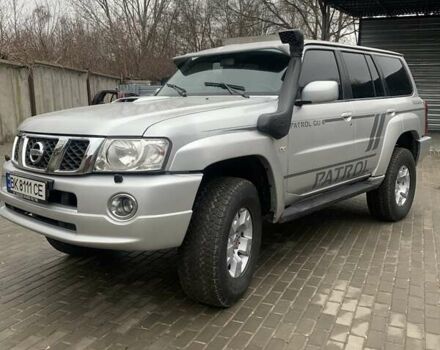 Серый Ниссан Патрол, объемом двигателя 2.95 л и пробегом 204 тыс. км за 22800 $, фото 5 на Automoto.ua