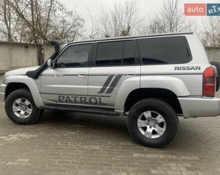 Серый Ниссан Патрол, объемом двигателя 2.95 л и пробегом 204 тыс. км за 22800 $, фото 6 на Automoto.ua