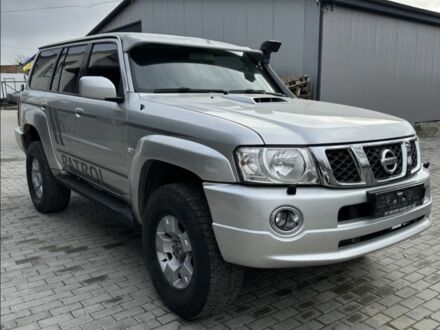 Сірий Ніссан Патрол, об'ємом двигуна 3 л та пробігом 263 тис. км за 3900 $, фото 1 на Automoto.ua