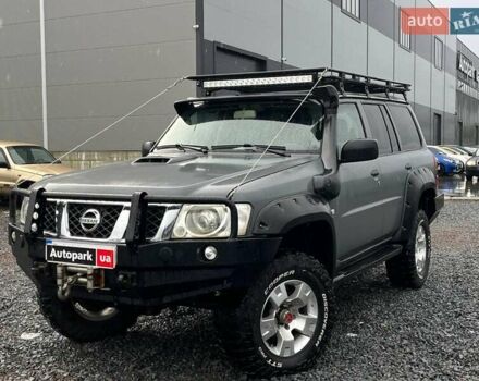 Серый Ниссан Патрол, объемом двигателя 3 л и пробегом 140 тыс. км за 22590 $, фото 1 на Automoto.ua