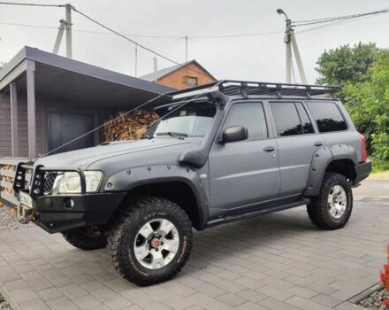 Серый Ниссан Патрол, объемом двигателя 3 л и пробегом 140 тыс. км за 19500 $, фото 1 на Automoto.ua