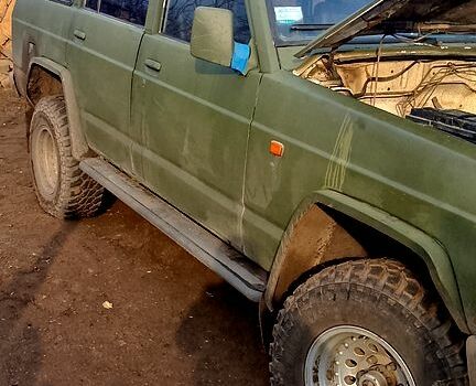 Зеленый Ниссан Патрол, объемом двигателя 2.8 л и пробегом 345 тыс. км за 5000 $, фото 2 на Automoto.ua