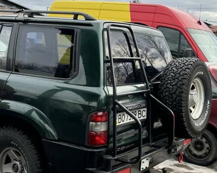 Зеленый Ниссан Патрол, объемом двигателя 3 л и пробегом 377 тыс. км за 14900 $, фото 2 на Automoto.ua