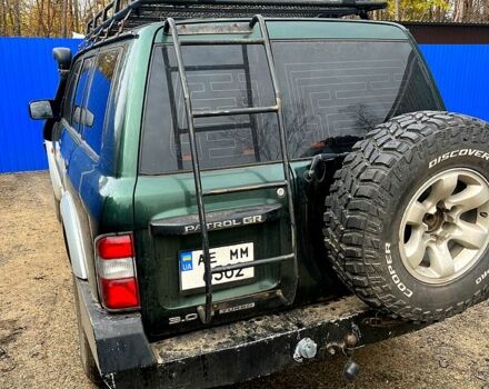 Зелений Ніссан Патрол, об'ємом двигуна 3 л та пробігом 275 тис. км за 11000 $, фото 1 на Automoto.ua