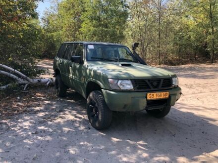 Зелений Ніссан Патрол, об'ємом двигуна 2.8 л та пробігом 200 тис. км за 11000 $, фото 1 на Automoto.ua
