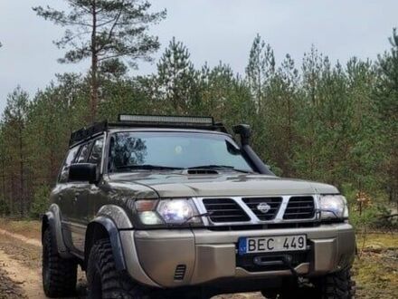Ниссан Патрол 2000 в Краматорске на Automoto.ua Зеленый Ниссан Патрол, объемом двигателя 2.8 л и пробегом 220 тыс. км за 3199 $, фото 1 на Automoto.ua