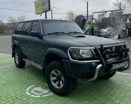 Зеленый Ниссан Патрол, объемом двигателя 3 л и пробегом 446 тыс. км за 15000 $, фото 1 на Automoto.ua