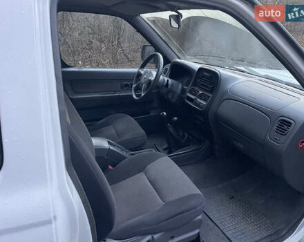 Белый Ниссан Пикап, объемом двигателя 2.5 л и пробегом 190 тыс. км за 6200 $, фото 8 на Automoto.ua