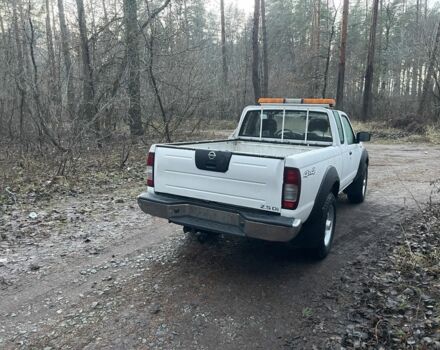 Белый Ниссан Пикап, объемом двигателя 0 л и пробегом 190 тыс. км за 6200 $, фото 4 на Automoto.ua