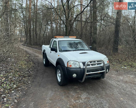 Белый Ниссан Пикап, объемом двигателя 2.5 л и пробегом 190 тыс. км за 6200 $, фото 2 на Automoto.ua