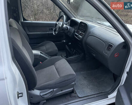 Белый Ниссан Пикап, объемом двигателя 2.5 л и пробегом 190 тыс. км за 6200 $, фото 9 на Automoto.ua