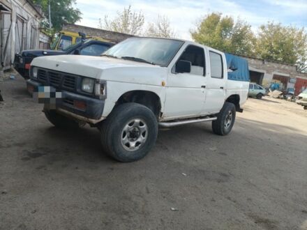 Белый Ниссан Пикап, объемом двигателя 2 л и пробегом 330 тыс. км за 3300 $, фото 1 на Automoto.ua