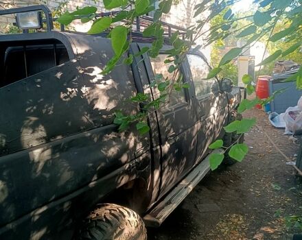 Черный Ниссан Пикап, объемом двигателя 2.5 л и пробегом 0 тыс. км за 3000 $, фото 1 на Automoto.ua