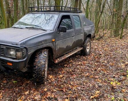 Черный Ниссан Пикап, объемом двигателя 2.5 л и пробегом 111 тыс. км за 3500 $, фото 1 на Automoto.ua