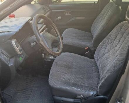 Бежевий Ніссан Прерія, об'ємом двигуна 2 л та пробігом 280 тис. км за 2000 $, фото 4 на Automoto.ua