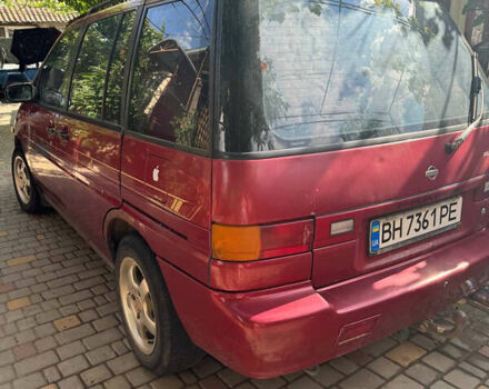 Красный Ниссан Прерия, объемом двигателя 2.39 л и пробегом 400 тыс. км за 1800 $, фото 1 на Automoto.ua