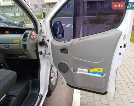 Белый Ниссан Примастар, объемом двигателя 2.5 л и пробегом 286 тыс. км за 8900 $, фото 13 на Automoto.ua