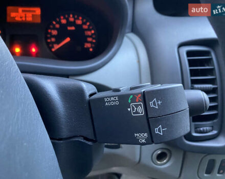Білий Ніссан Прімастар, об'ємом двигуна 2 л та пробігом 257 тис. км за 11900 $, фото 35 на Automoto.ua