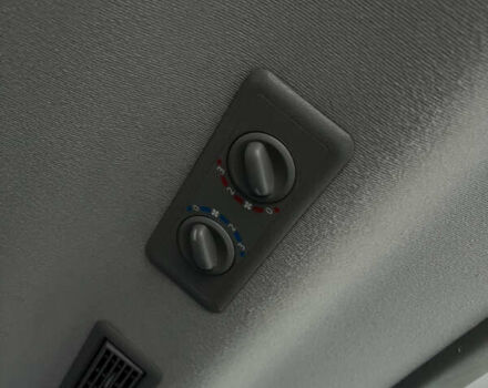 Серый Ниссан Примастар, объемом двигателя 2.5 л и пробегом 237 тыс. км за 9700 $, фото 49 на Automoto.ua