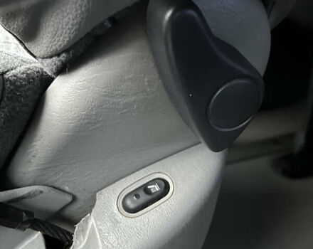 Серый Ниссан Примастар, объемом двигателя 2.5 л и пробегом 237 тыс. км за 9700 $, фото 27 на Automoto.ua