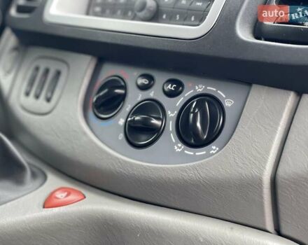 Сірий Ніссан Прімастар, об'ємом двигуна 2 л та пробігом 218 тис. км за 15300 $, фото 11 на Automoto.ua