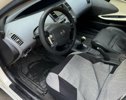 Белый Ниссан Примера, объемом двигателя 1.8 л и пробегом 290 тыс. км за 2800 $, фото 7 на Automoto.ua