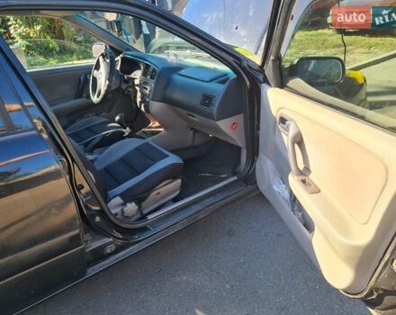 Черный Ниссан Примера, объемом двигателя 1.6 л и пробегом 377 тыс. км за 3200 $, фото 4 на Automoto.ua