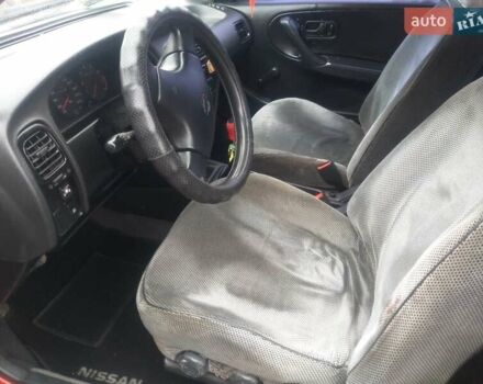 Красный Ниссан Примера, объемом двигателя 1.6 л и пробегом 230 тыс. км за 2500 $, фото 7 на Automoto.ua