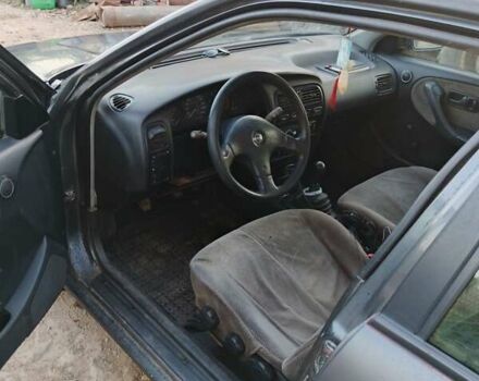 Серый Ниссан Примера, объемом двигателя 1.6 л и пробегом 360 тыс. км за 1550 $, фото 5 на Automoto.ua